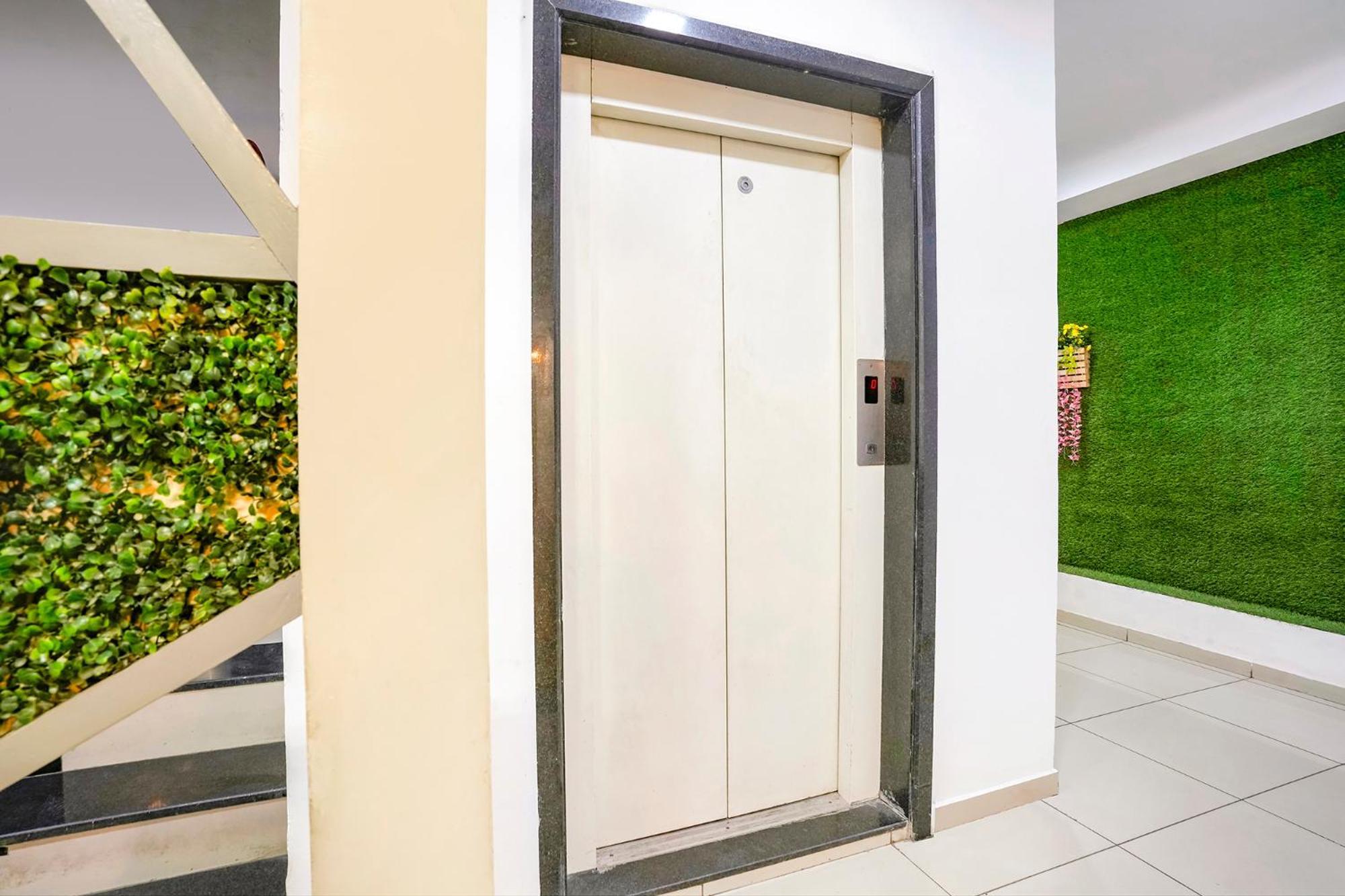 Fabhotel 7 Star Surat Zewnętrze zdjęcie