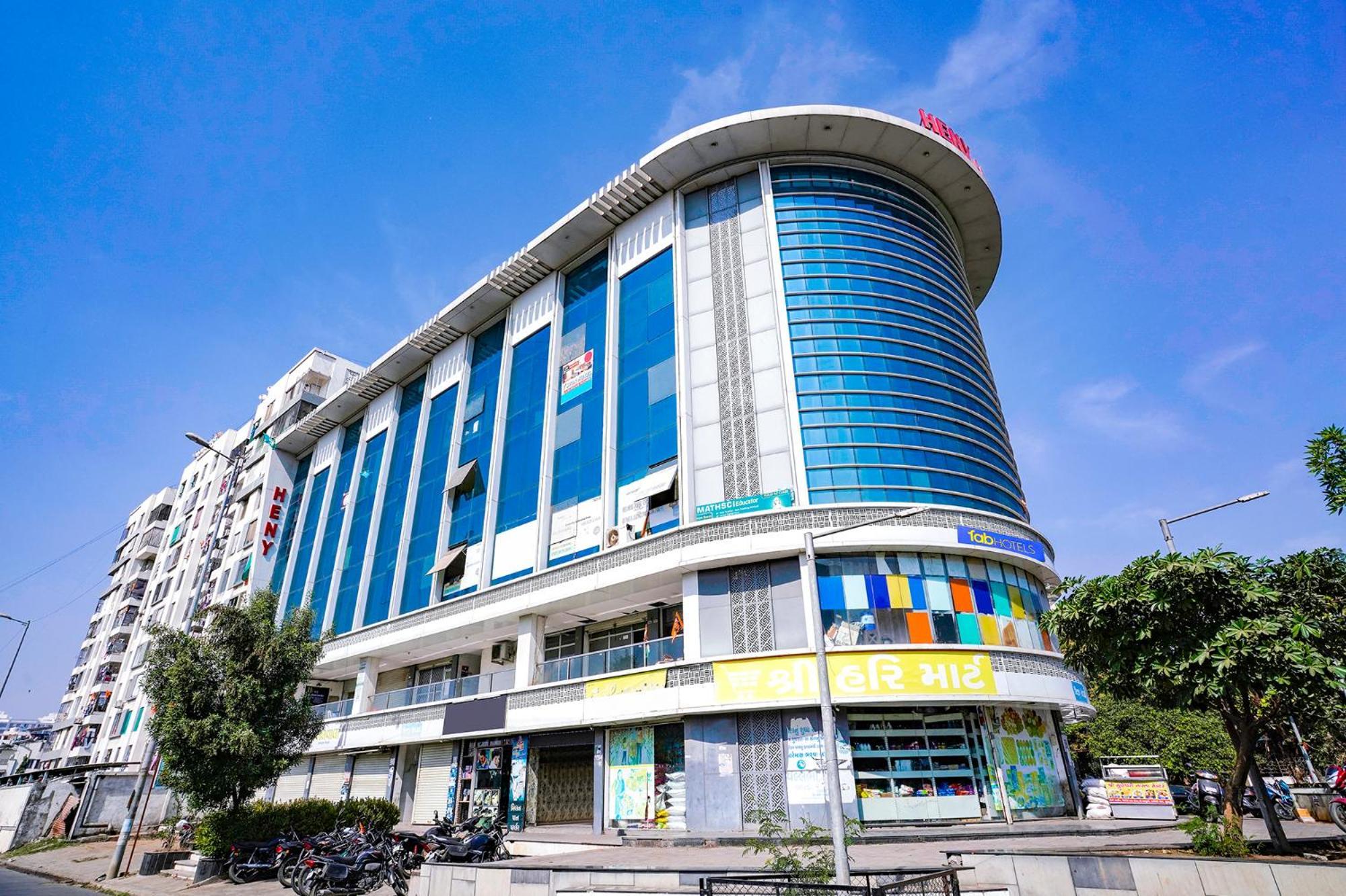 Fabhotel 7 Star Surat Zewnętrze zdjęcie